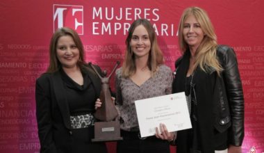 Ex alumna de la Escuela de Negocios gana premio Joven Emprendedora 2016